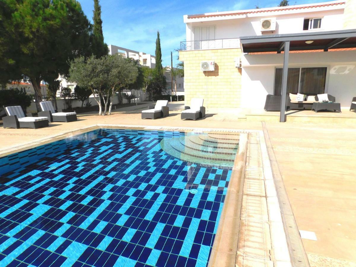 6 Bdr Villa With Tennis Court Paphos Exterior foto