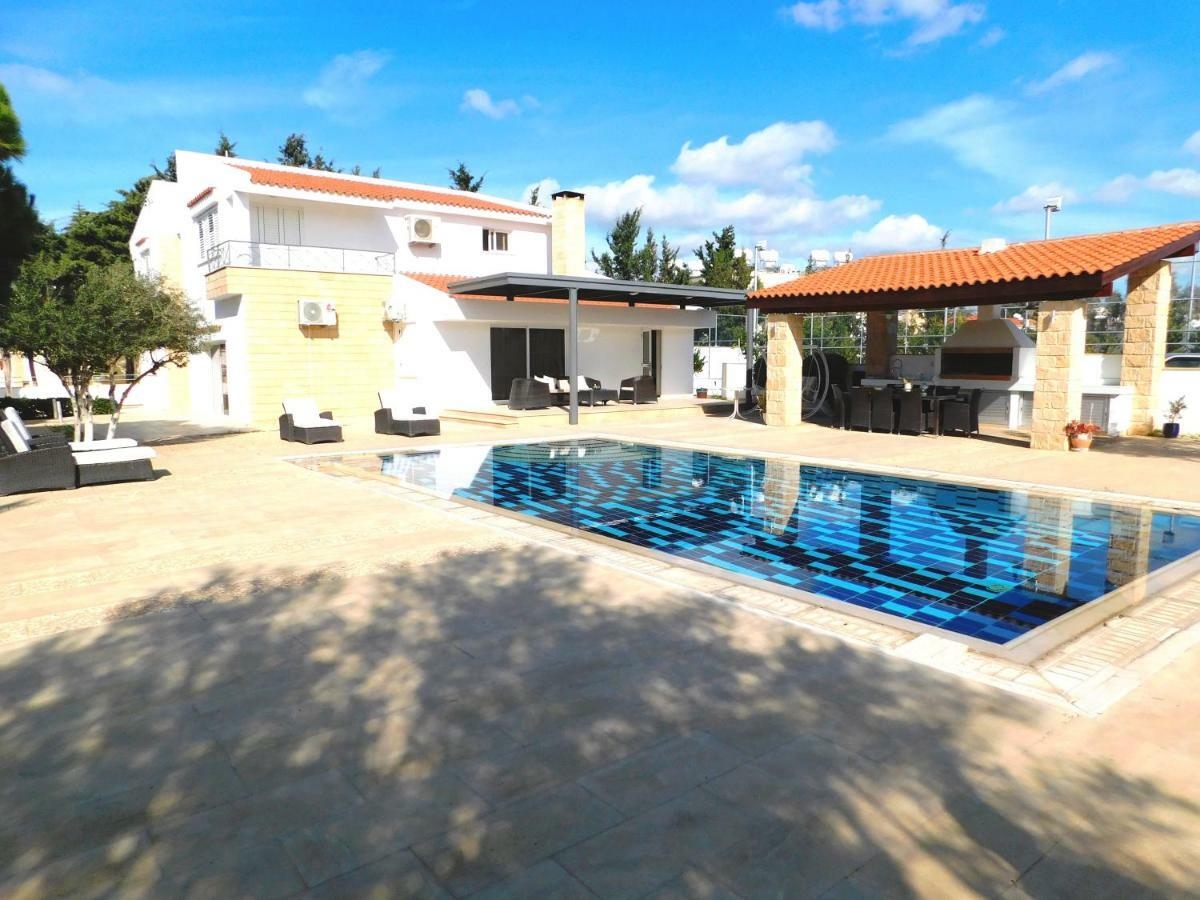 6 Bdr Villa With Tennis Court Paphos Exterior foto